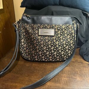 DKNY CROSSBODY PURSE 